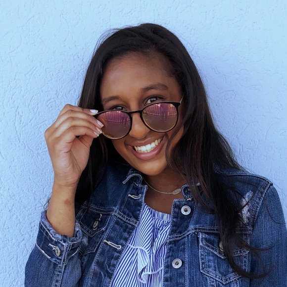 Meet your Posher, Emily - Picture 1 of 1